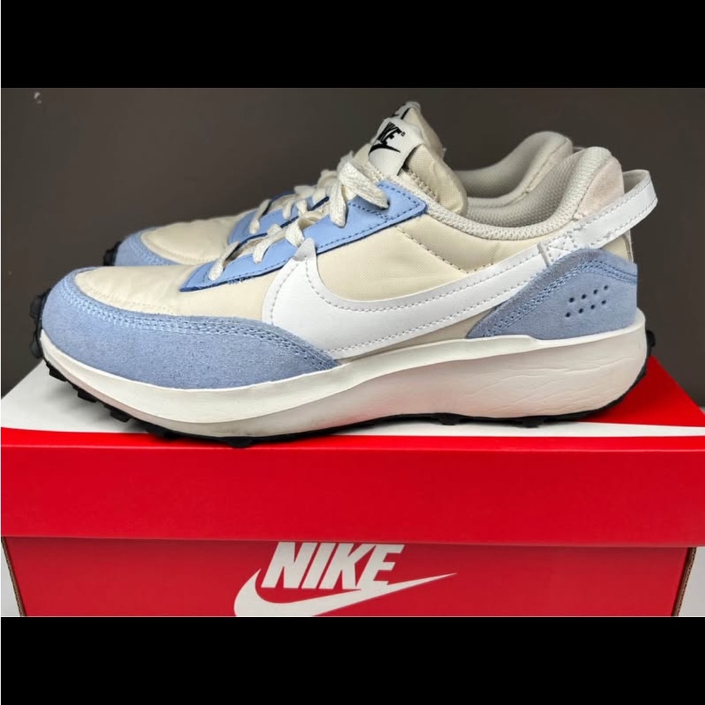 Women's Nike Waffle Debut, Soft Pearl/Summit White Size: 7